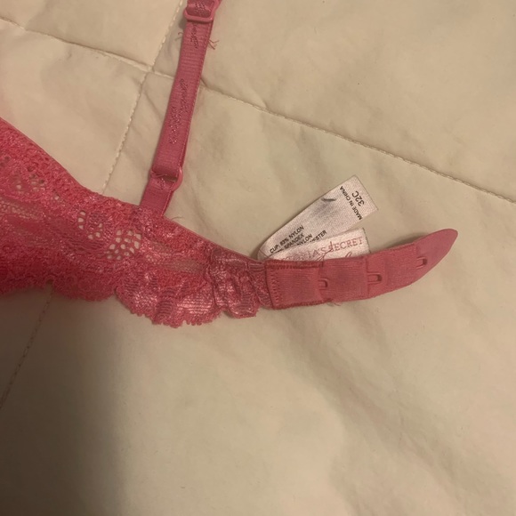 Victoria Secret 32C - Picture 2 of 3